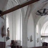 Le bras sud du transept et la nef vus vers le sud-ouest (2005)