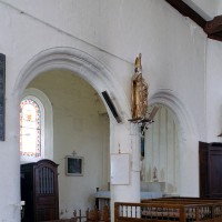 Les arcades de communication de la chapelle seigneuriale avec la nef (2005)