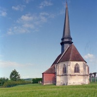 L'église dans son environnement vue de l'est (2003)